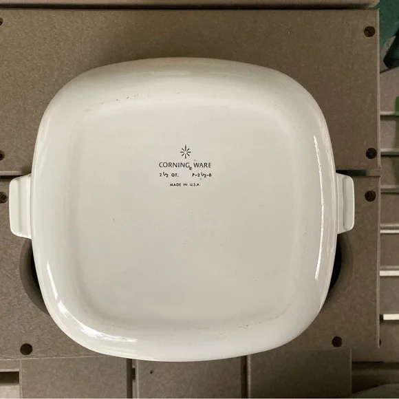 Vintage Corning Ware 2.5 Quart Blue Cornflower - Picture 3 of 6